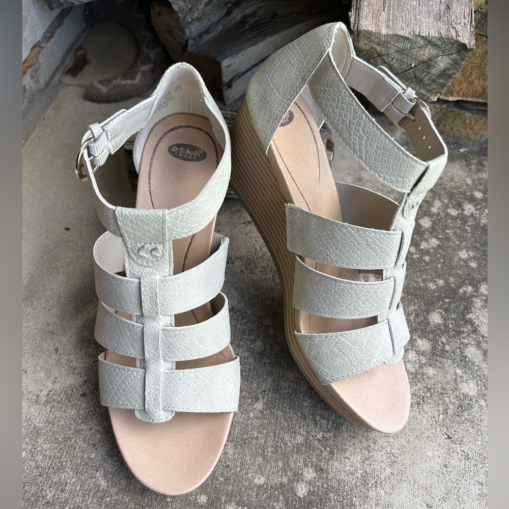 Dr.Scholl's Esque Cream Wedge sandals with ankle strap closure NWOB Sz-8.5M. Q